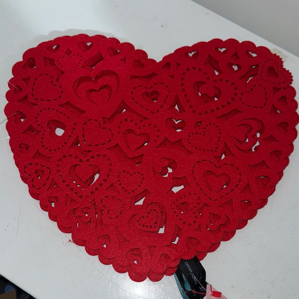 NEW Cynthia Rowley Valentine Heart Shaped Placemats Cut Out Heart Set Of 4